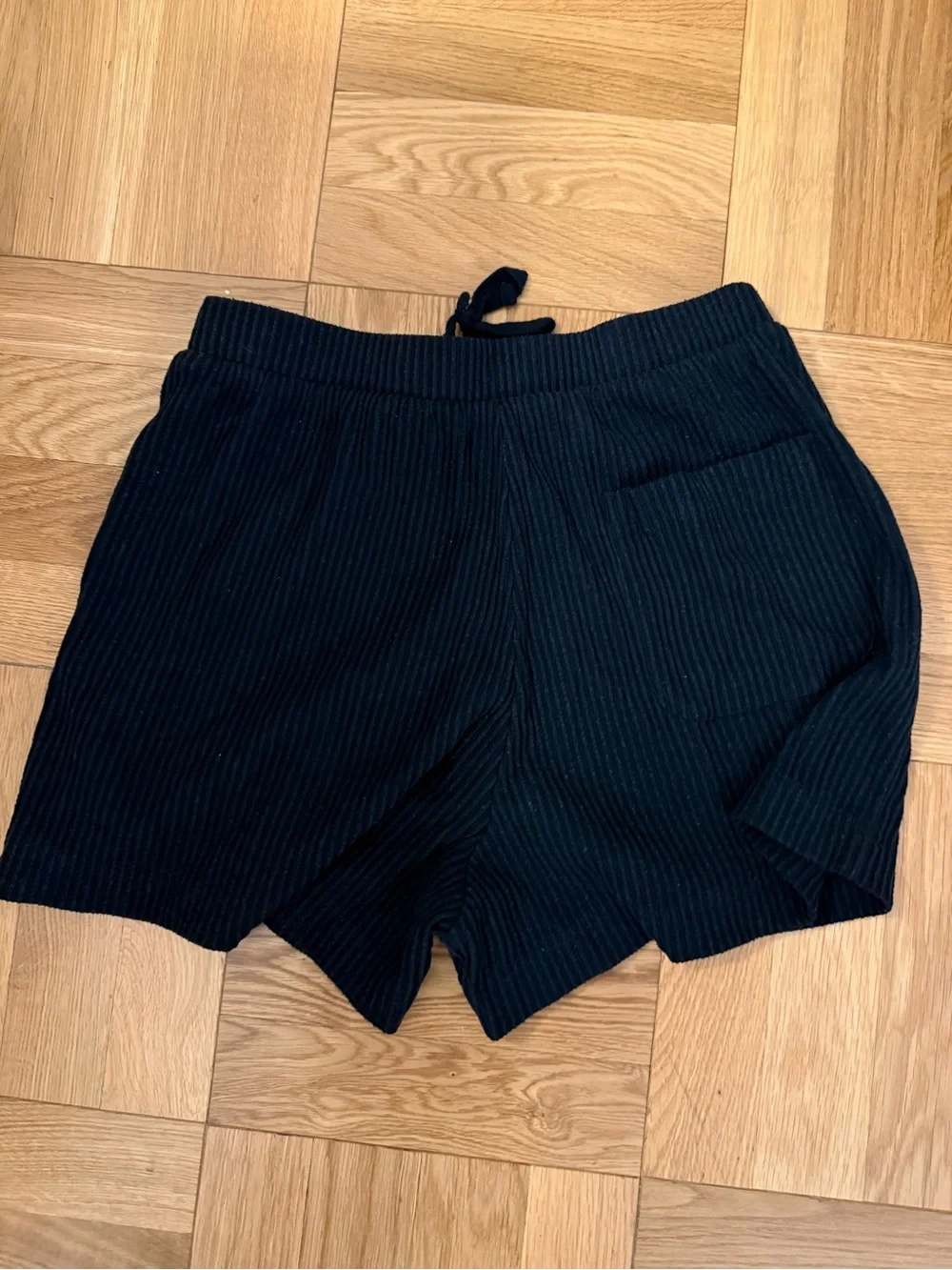 ALO Yoga Black Ribbed Pull-On Athletic Shorts